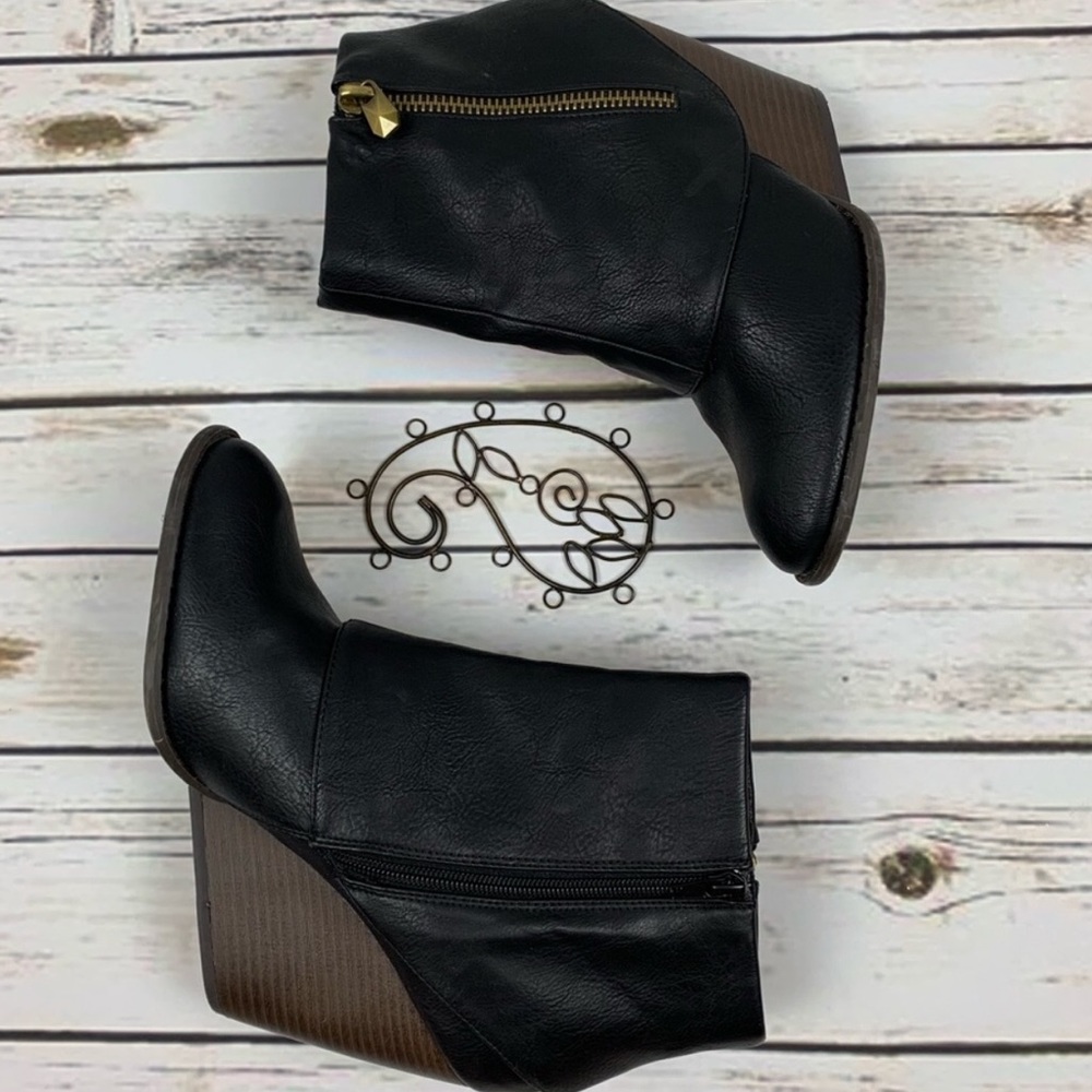 Fergalicious black boots